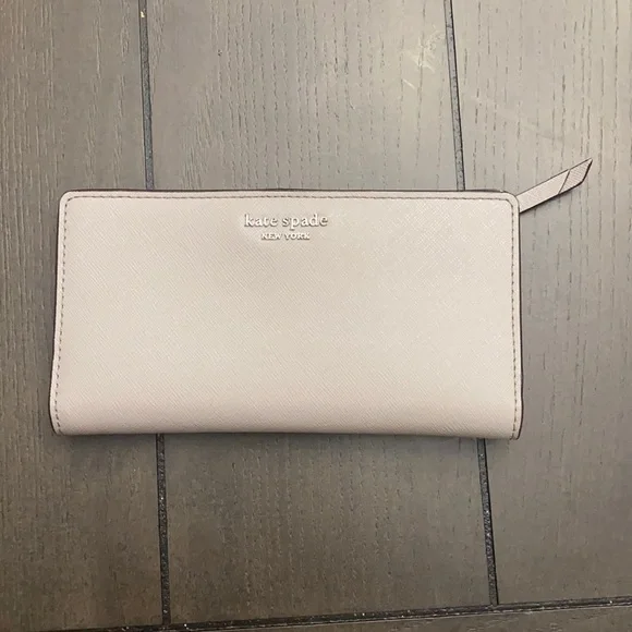 Kate Spade NEW YORK wallet - Picture 1 of 6